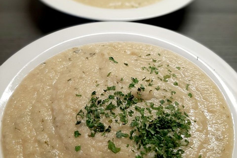 Leichte Kohlrabi-Lauch-Suppe