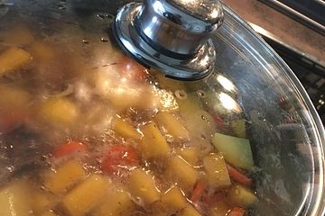 Steckrübeneintopf mit Gulasch