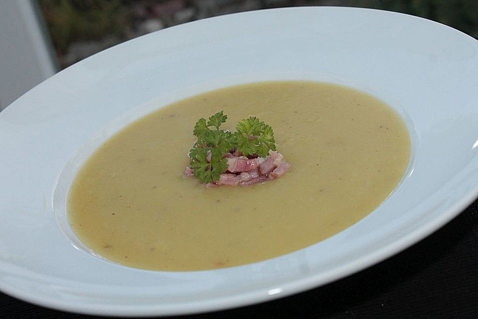 Kartoffelsuppe nach Oma Kuny