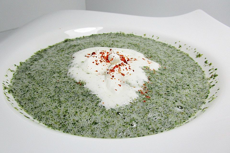 Feine Kräutercremesuppe