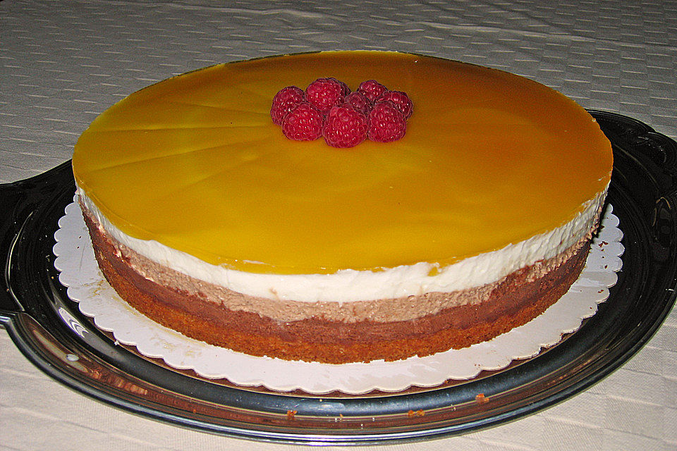 Ostertorte Tricolore mit Passionsfrucht-Gelee