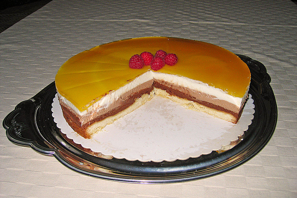 Ostertorte Tricolore mit Passionsfrucht-Gelee