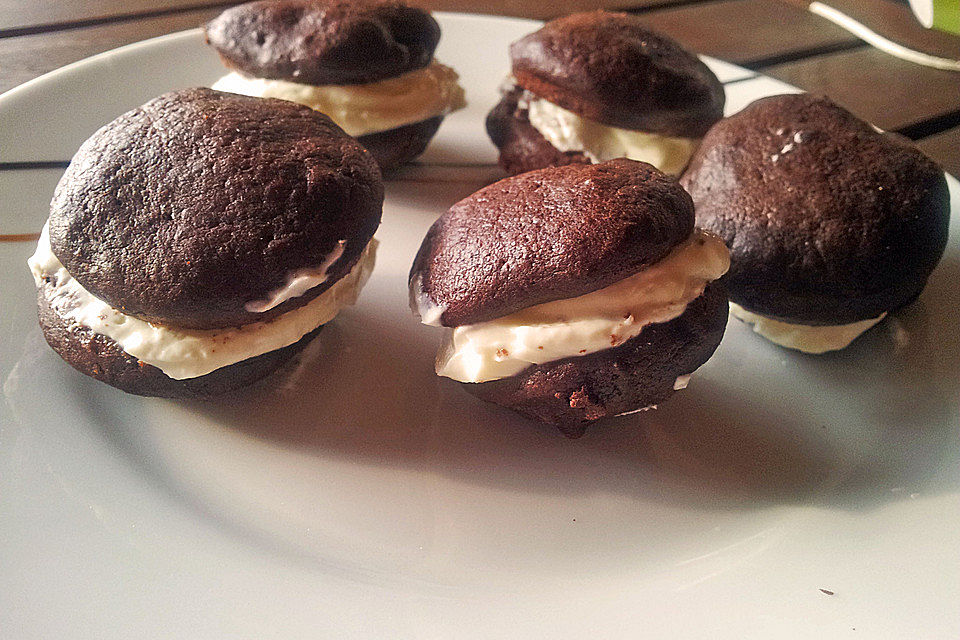 Schoko Whoopies Pies mit einer Quark-Vanille-Zitronen Füllung