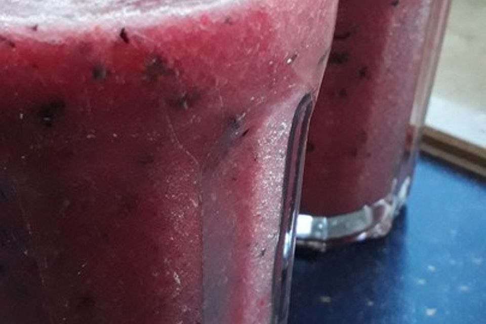 Erdbeer-Blaubeer-Smoothie