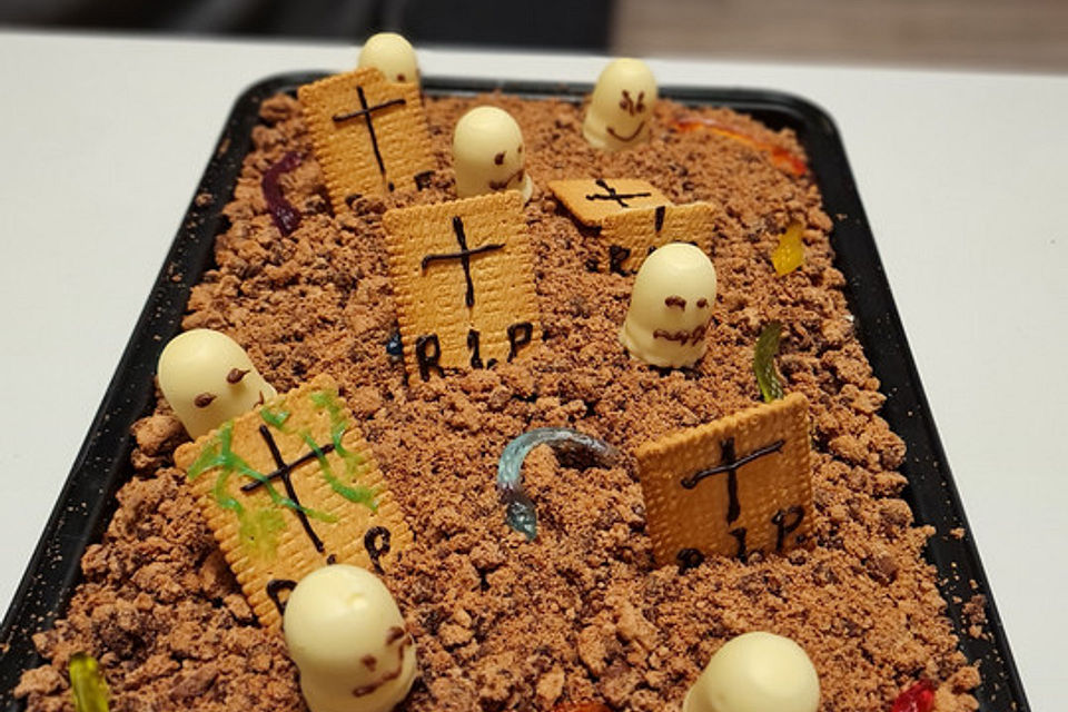 Halloween Zombiegrab-Kuchen