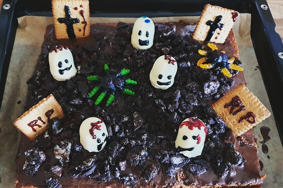 Halloween Zombiegrab-Kuchen