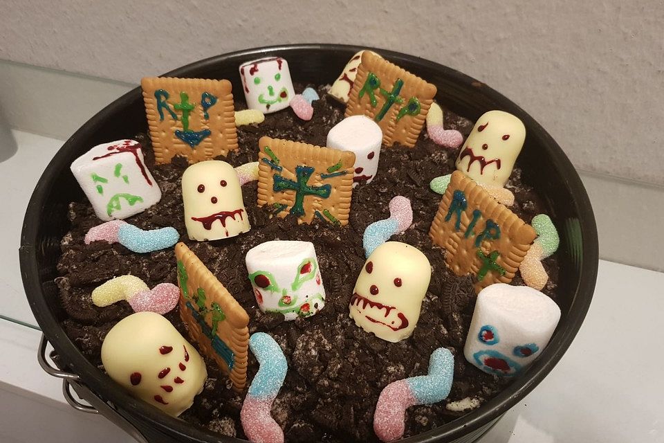 Halloween Zombiegrab-Kuchen