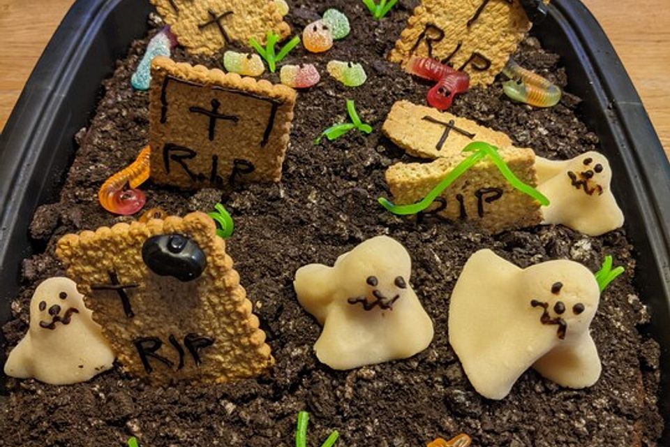 Halloween Zombiegrab-Kuchen