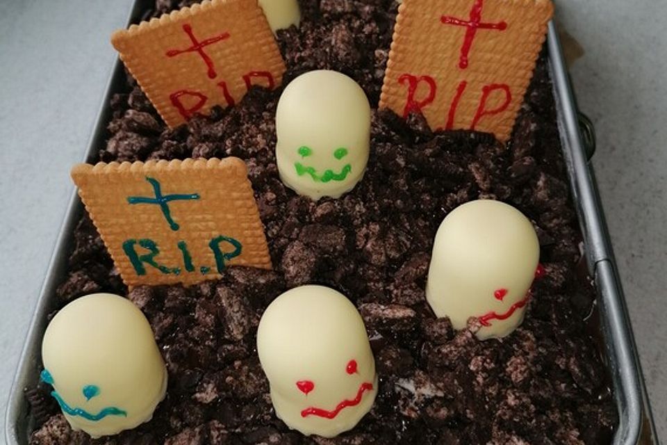 Halloween Zombiegrab-Kuchen