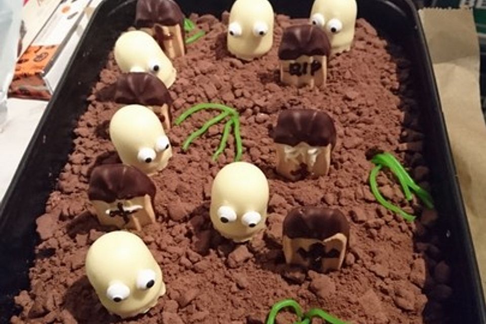 Halloween Zombiegrab-Kuchen