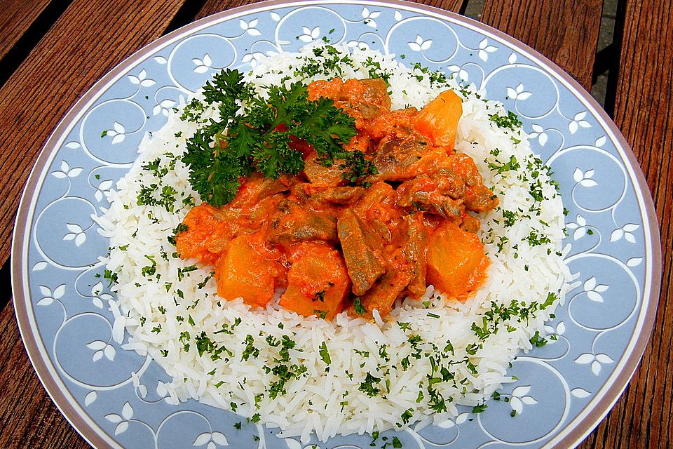 Putengeschnetzeltes mit Tomaten-Ananas-Frischkäsesoße