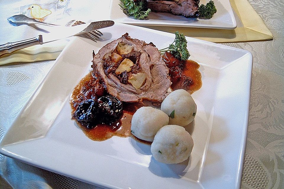 Schweinebraten mit Backobst gefüllt