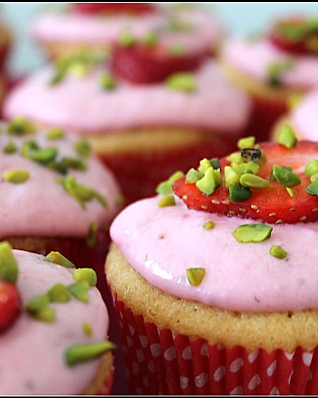 Joghurt Cupcakes mit Erdbeer-Joghurt-Topping