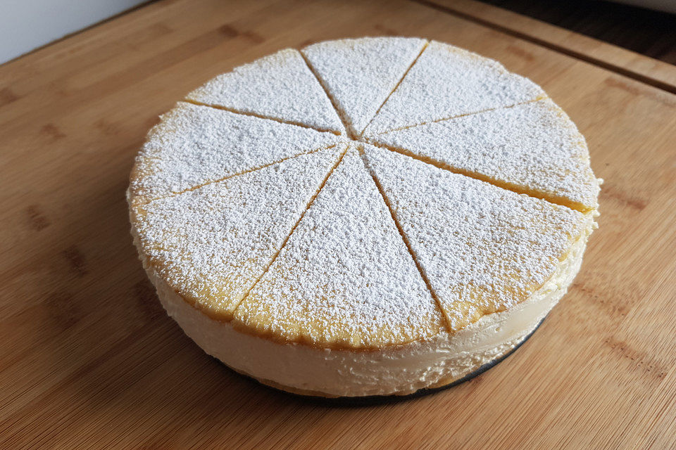 Käsesahnetorte mit Aprikosen-Kompott