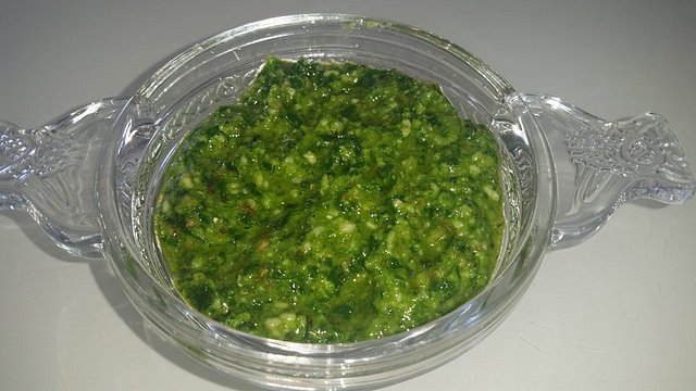 Bärlauchpesto mit gerösteten Walnüssen von sweet-maja Bärlauchpesto mit gerösteten Walnüssen von sweet-maja