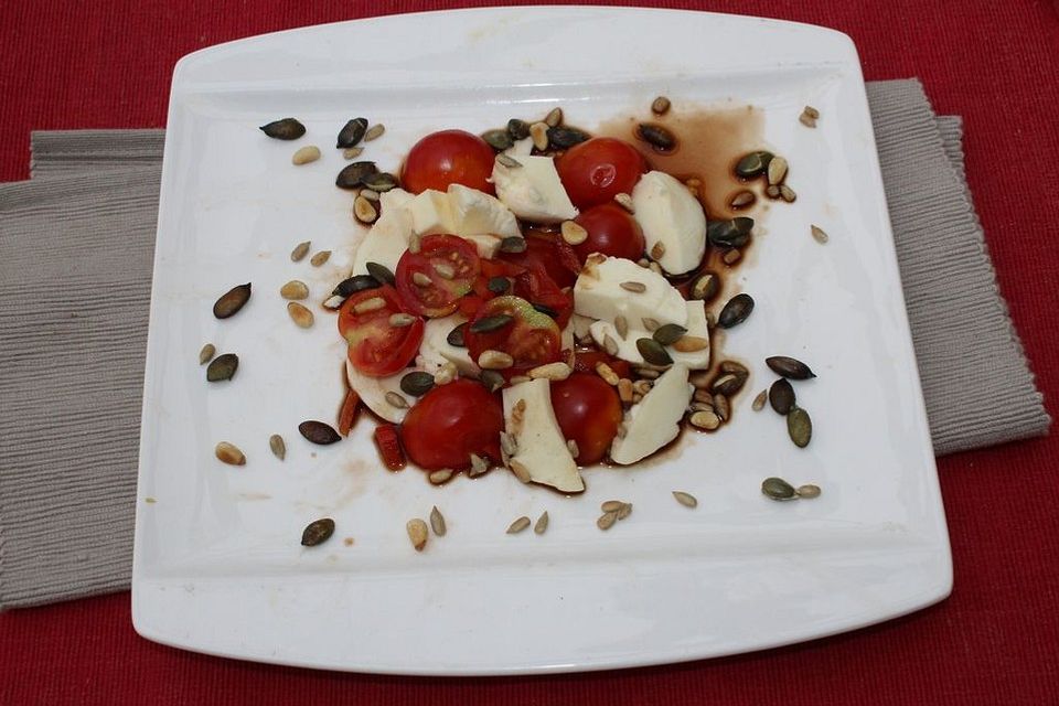 Tomaten-Mozzarella Salat à la Momo