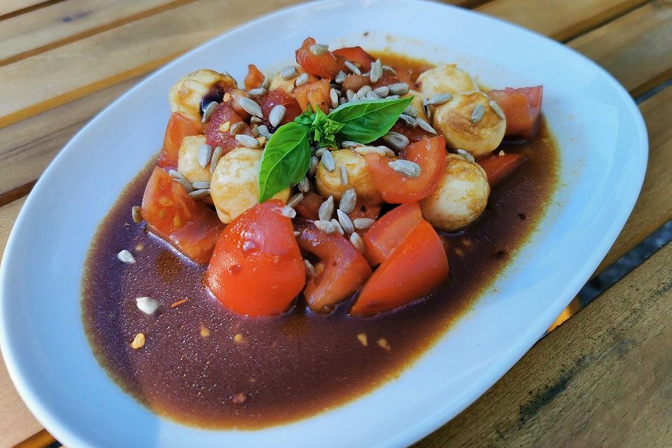 Tomaten-Mozzarella Salat à la Momo