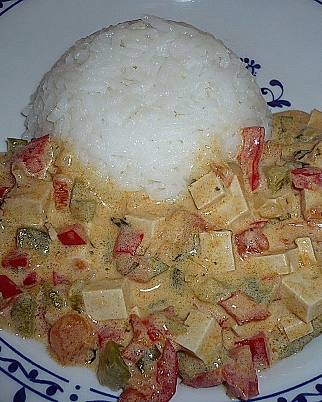 Schnelles und sahniges Wokgemüse mit geräuchertem Tofu