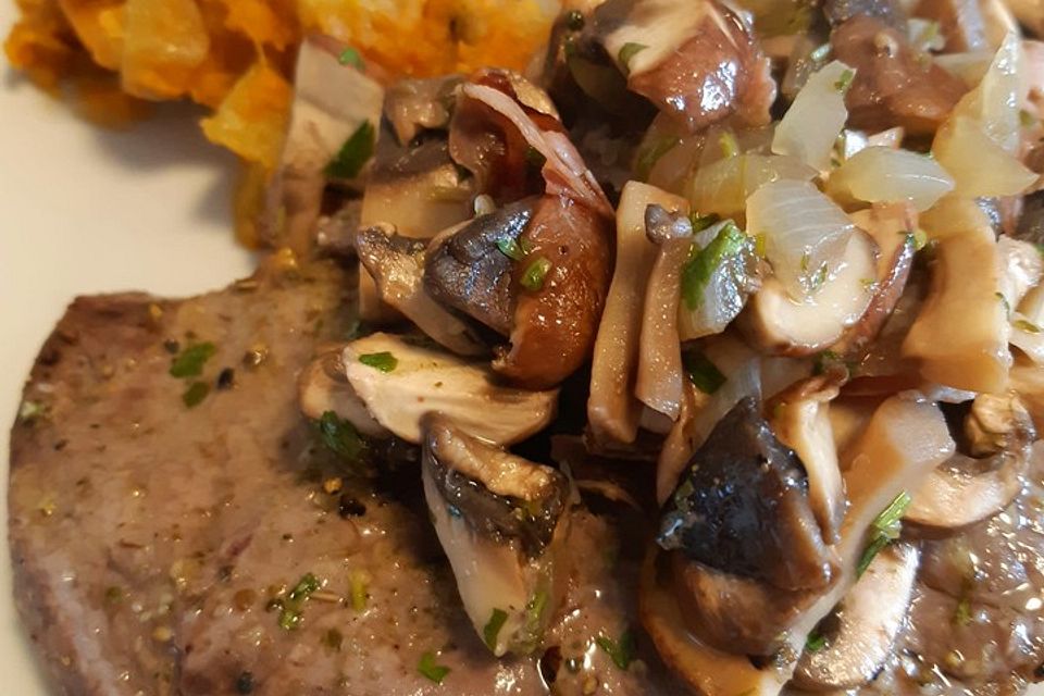 Geschmorte Rindersteaks alla napoletana