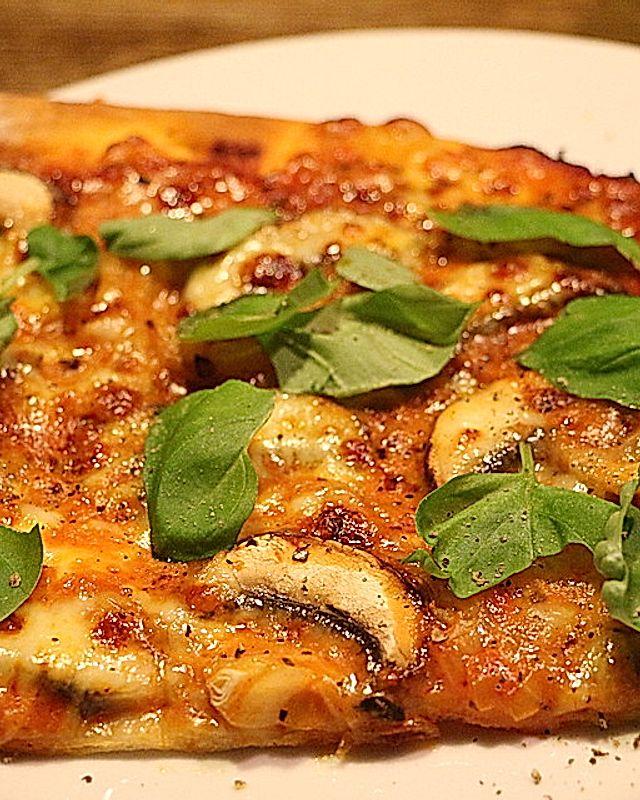 Mozzarella-Champignon Pizza