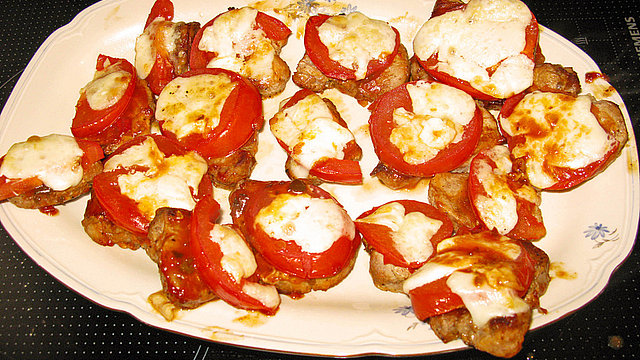 Schweinefilet mit Tomaten und Mozzarella überbacken von tanbi123 Schweinefilet mit Tomaten und Mozzarella überbacken von tanbi123