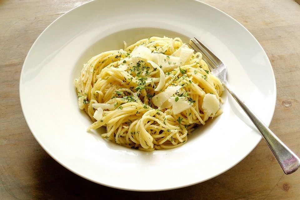 Parmesan und Petersilie Spaghetti