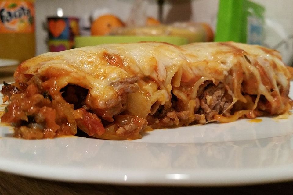 Cannelloni mit Tomaten-Basilikum-Hackfleisch-Füllung