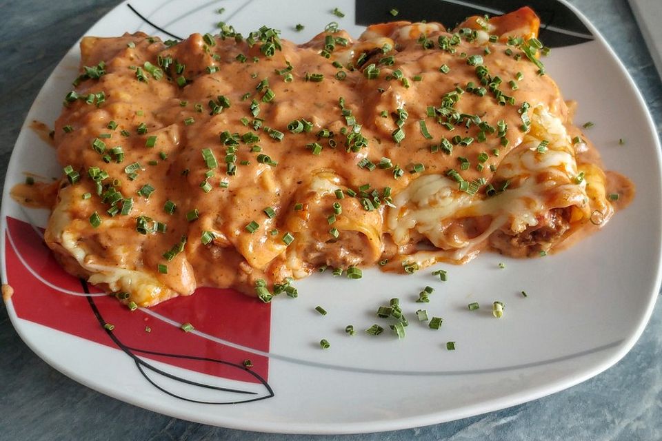 Cannelloni mit Tomaten-Basilikum-Hackfleisch-Füllung