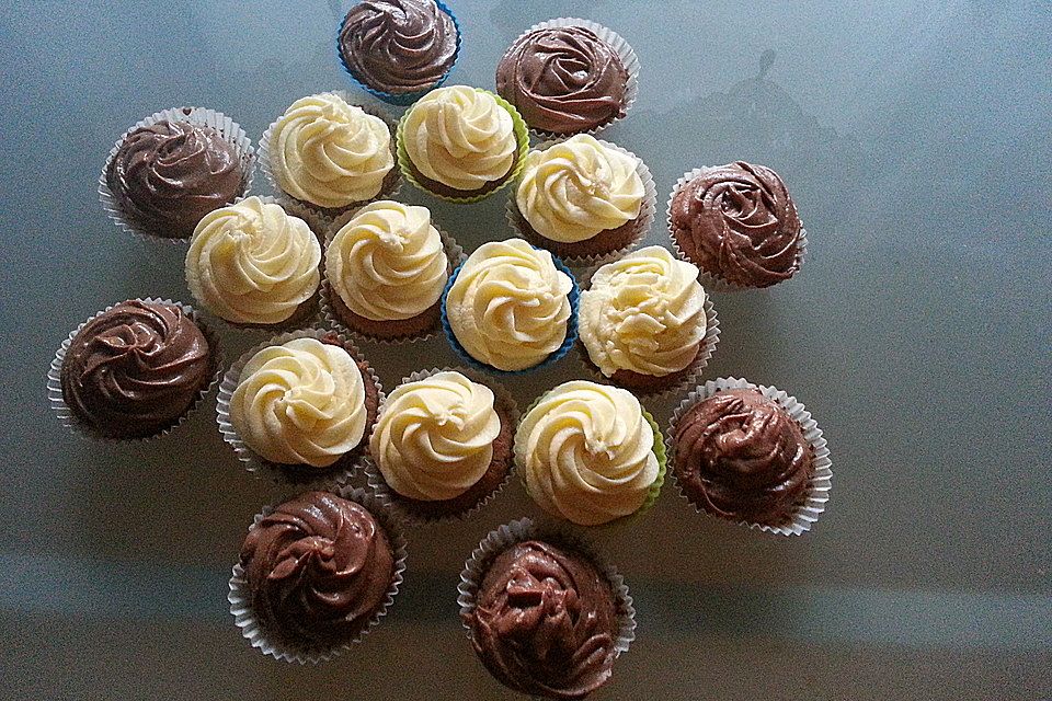 Schokoladen Cupcakes mit Schoko-Buttercreme