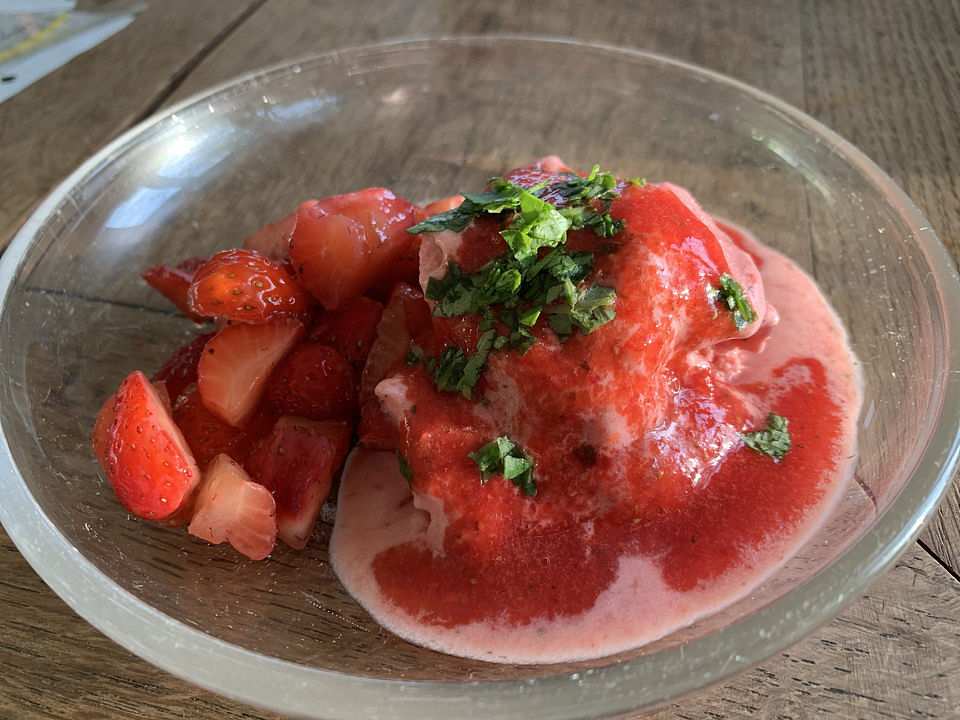 Erdbeereis mit Basilikum und Mascarpone von Rike-622| Chefkoch