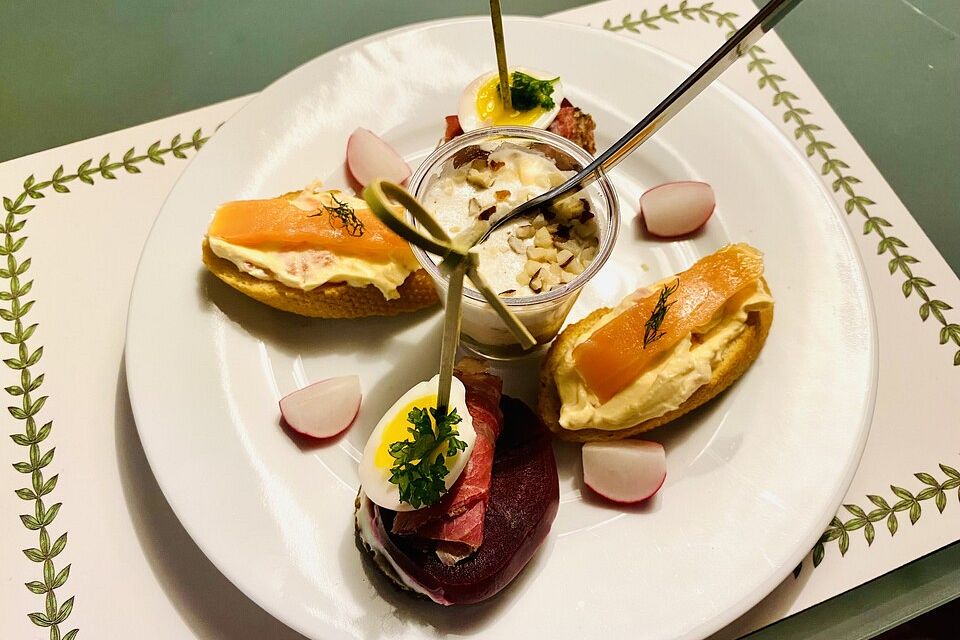 Canapés mit Lachsmousse