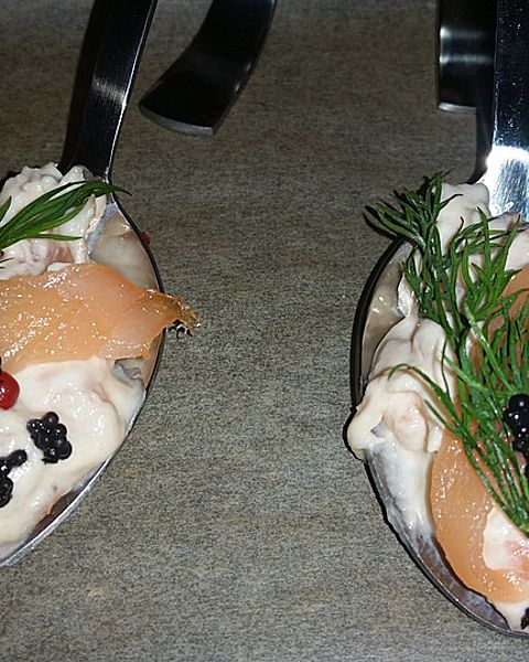 Canapés mit Meerrettichcreme und Lachsschinken von Tombstone5 Canapés mit Meerrettichcreme und Lachsschinken von Tombstone5