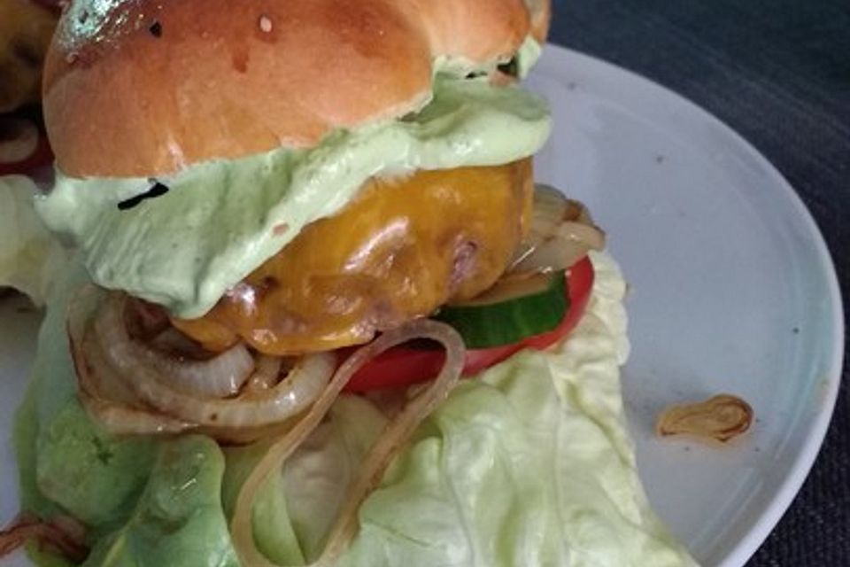 California Burger mit Avocado-Mayonnaise