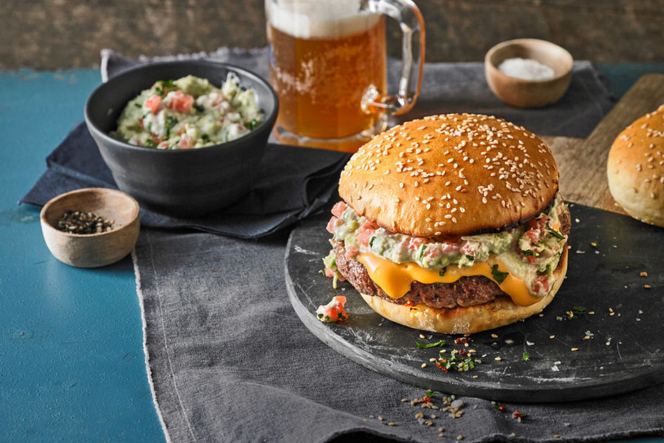 California Burger mit Avocado-Mayonnaise