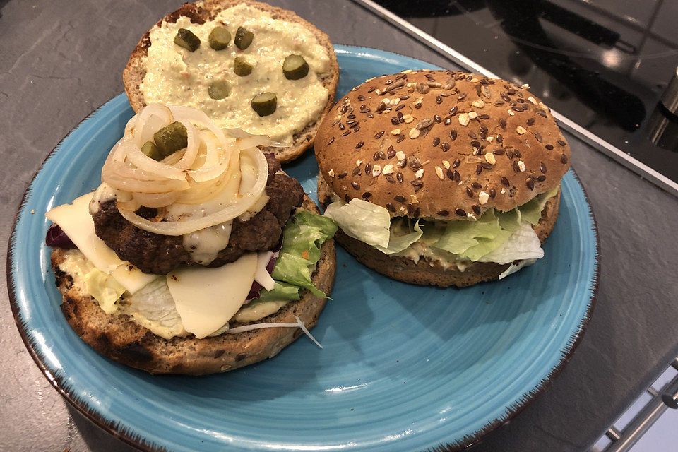 California Burger mit Avocado-Mayonnaise