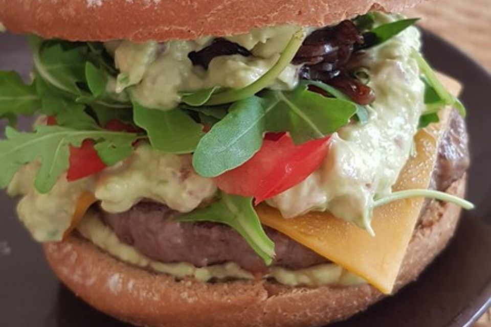 California Burger mit Avocado-Mayonnaise