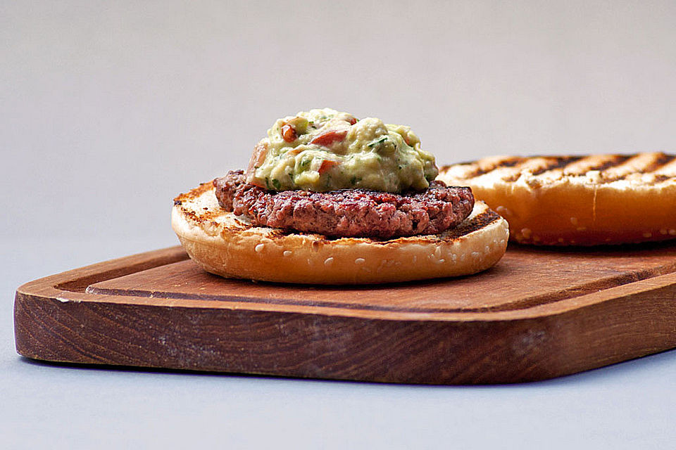 California Burger mit Avocado-Mayonnaise