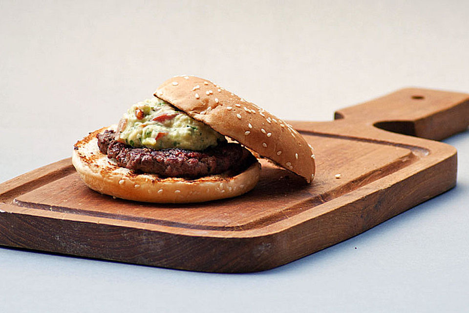 California Burger mit Avocado-Mayonnaise