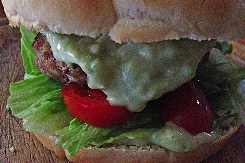 California Burger mit Avocado-Mayonnaise