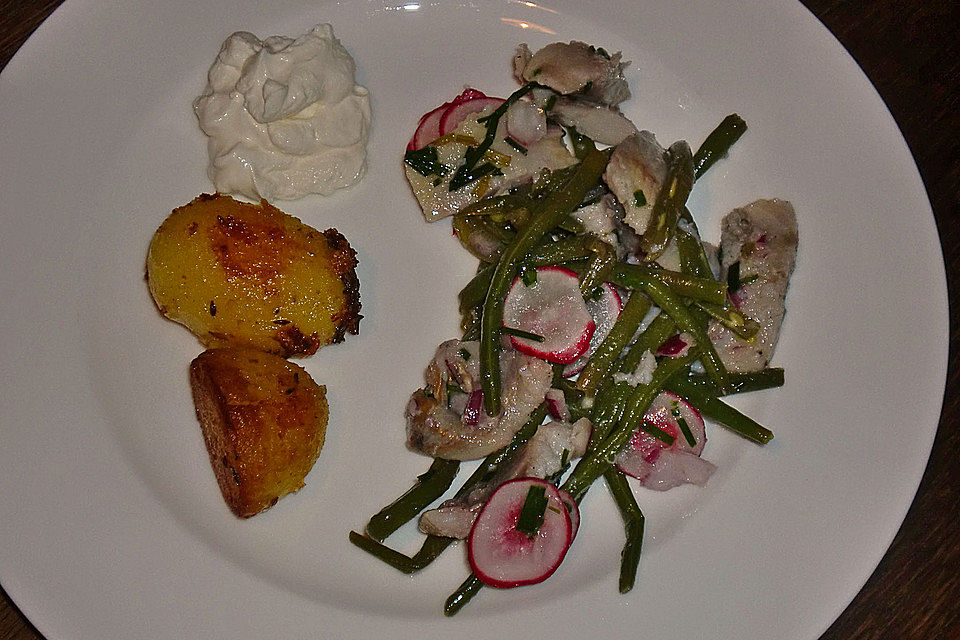 Bohnen-Matjes-Salat mit Kümmelkartoffeln