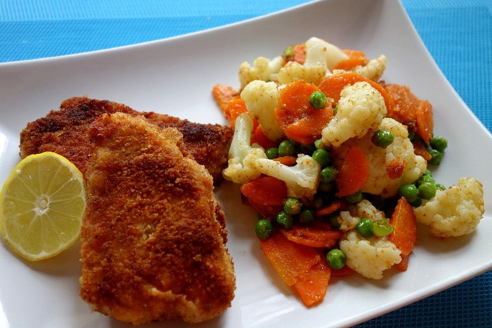 Schnitzelnuggets mit Buttergemüse und Kartoffelpüree