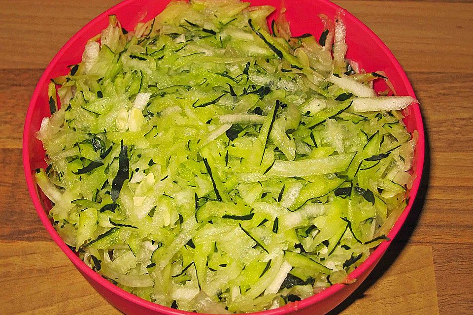 Zucchini-Avocado-Salat