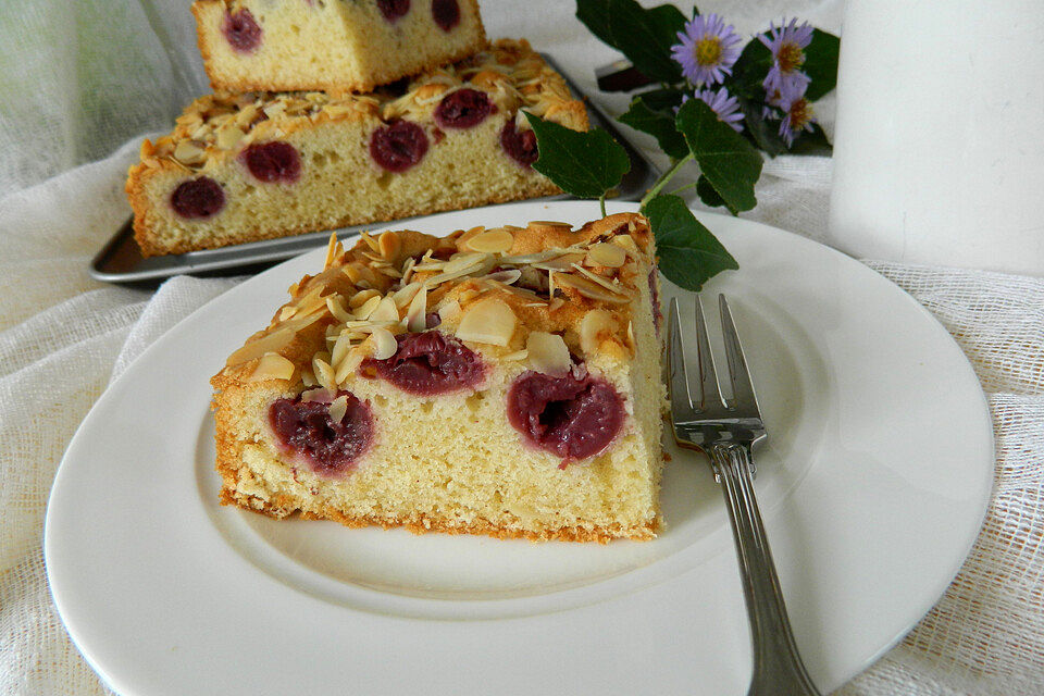 Kirschkuchen mit Mandelsplittern