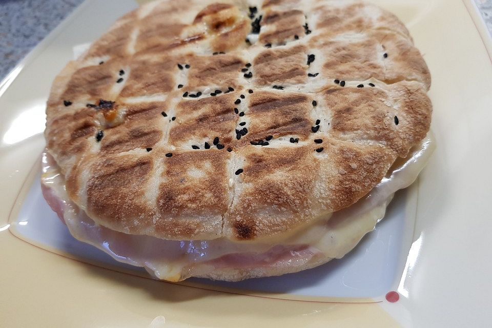 Sandwich - Fladenbrot aus dem Kontaktgrill Sandwich - Fladenbrot aus dem Kontaktgrill