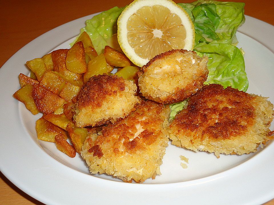 Chicken Nuggets in Knusperpanade und Kartoffelspalten von Spanisheye ...