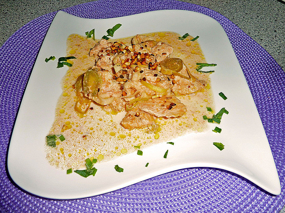 Korianderhähnchen an Ingwer-Limetten-Sahnesoße mit Cashewtopping von ...