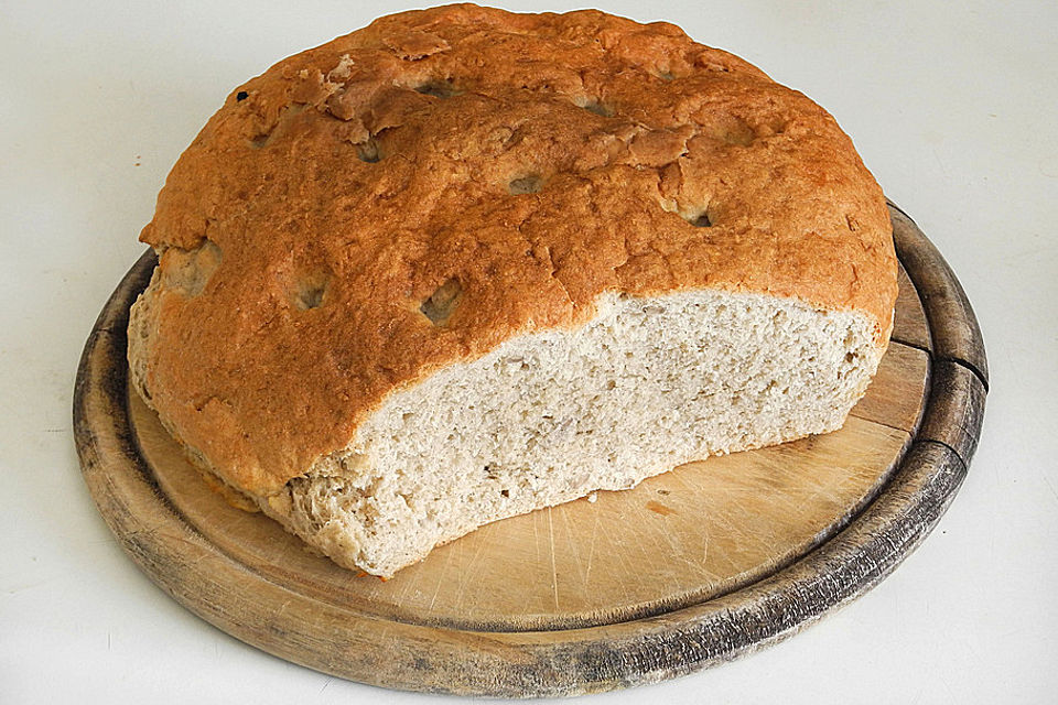 Weizen-Dinkel-Buchweizenbrot mit Sonnenblumenkernen