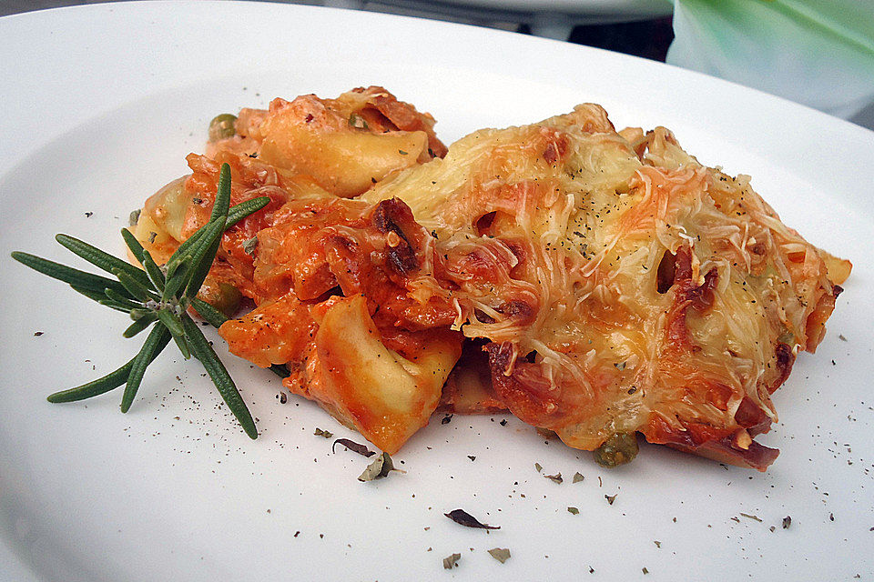 Überbackene Tortelloni in Tomaten-Champignon-Rahm