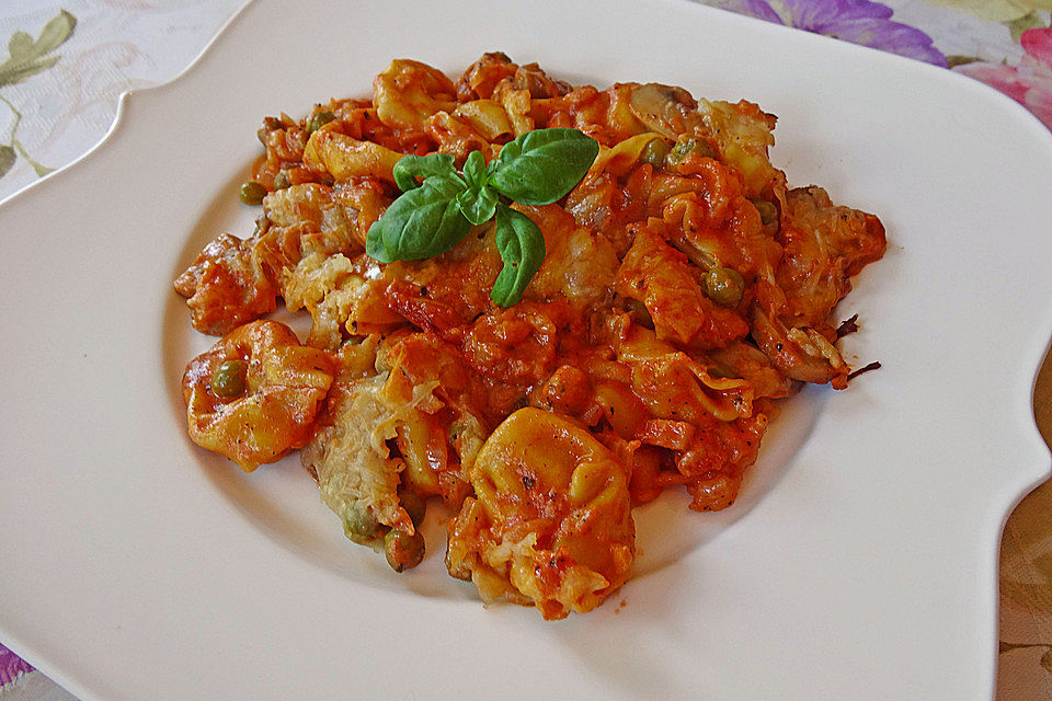 Überbackene Tortelloni in Tomaten-Champignon-Rahm