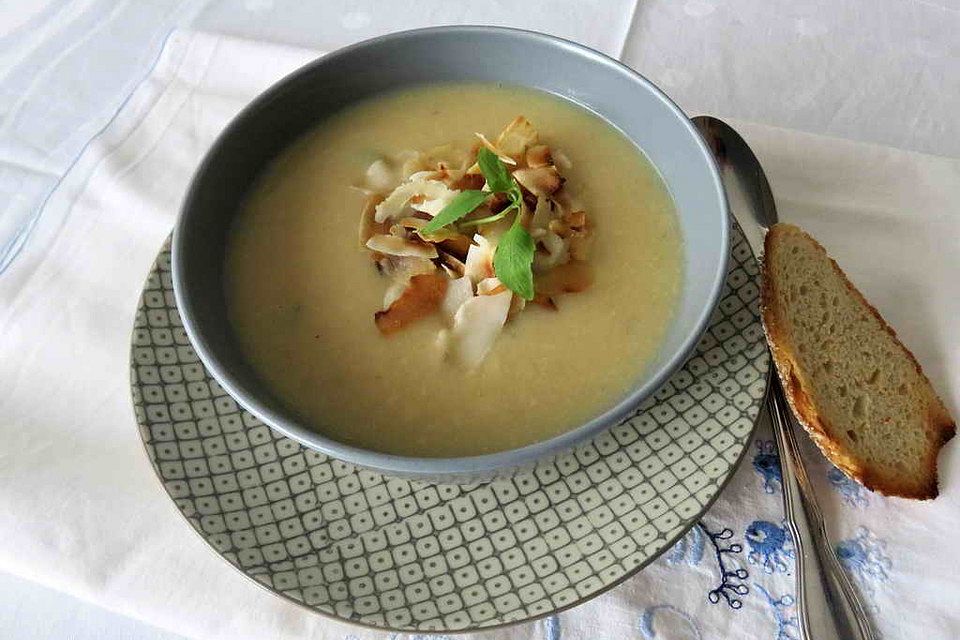 Curry-Blumenkohl-Suppe mit Kokosmilch